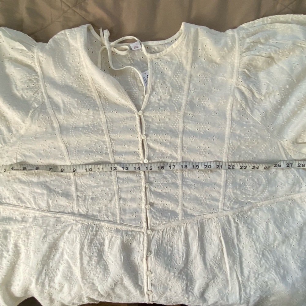 NWT - Old Navy Oversized Blouse with Embroidery Details- Size: 3X - Picture 9 of 16